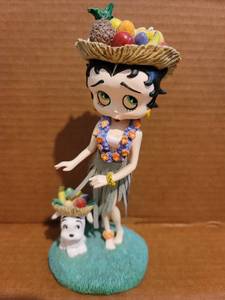 lot 3037 image: Hawaiian Holiday Betty Boop Figurine