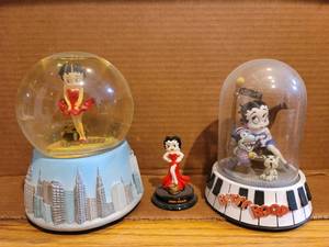 lot 3038 image: Lot of 3 Betty Boop Collectibles (Globe, Bourbon St, MGM Figurine)