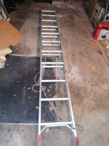 lot 9030 image: Nice Kant Twist Aluminum Ladder In Good Condition