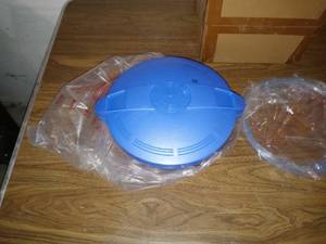 lot 9037 image: Nice Microwave Pressure Cooker Still In Box