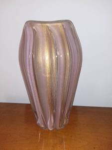 lot 2029 image: PinkGold Art Glass Vase