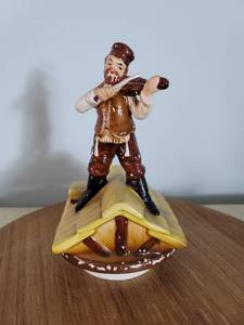 lot 2095 image: Fiddler on the Roof - Made in Japan Musical Dancer