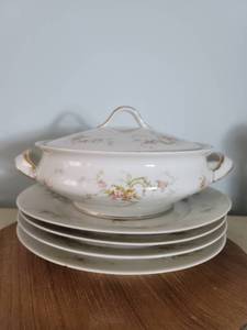 lot 2097 image: Theodore Haviland 5 Piece Set - 4 Dinner Plates- Soup Terrain - Some Minor Chips See Photos