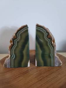 lot 2146 image: Beautiful Large Forrest Green Geode Book Ends