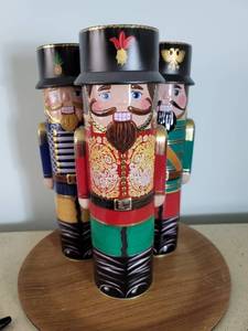 lot 2157 image: Set of 3 Harry London Chocolate Tin Containers