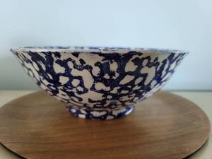 lot 2165 image: Vintage Leopoldo Piezo Blue White Stoviglierie Sponged Pasta Serve Bowl Italy