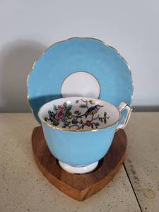 lot 2168 image: Aynsley Fine English Bone China - Tea cup and Saucer