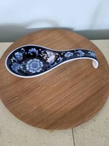 lot 2175 image: Pier 1 Navy Floral Spoon Holder