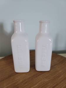 lot 2178 image: Oil and Vinegar Jars with Kitty Cat Dipping Tray