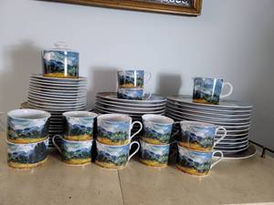 lot 2188 image: 63 Piece Porcelain Vincent Van Gogh Dish Set