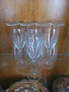 lot 2190 image: Set of 8 Crystal Champagne Glasses