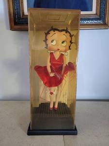 lot 2191 image: Betty Boop Porcelain Doll stands 16 in.Tall Excellent Condition Like N E W