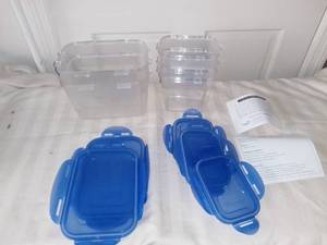 lot 9003 image: 5 Piece Lock and Lock Plastic Leftover Containers