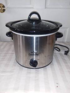 lot 9008 image: Rival Model 3040 Crock Pot Works