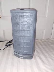 lot 9012 image: Holmes Oscillating Heater Works