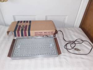 lot 9019 image: Salton Hotray Model H-110 Elite Automatic Food Warmer Works