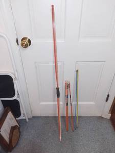 lot 9054 image: Fiberglass Bow and Arrows