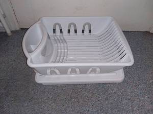 lot 9055 image: Sterlite Dish Drying Rack
