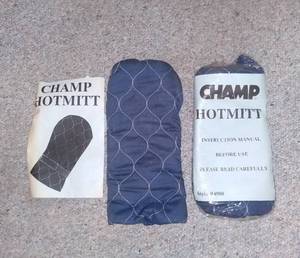 lot 9057 image: Pair of Champ Hotmitts