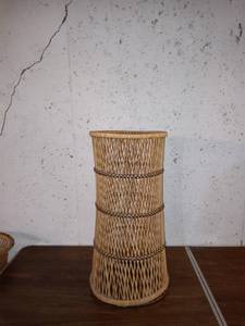 lot 806 image: Nice Rattan Table Top Plant Stand In Great Condition