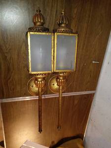 lot 809 image: Pair Of Beautiful Mid Century Wall Mountable Metal Lantern Style Light Fixtures