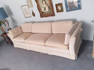 lot 2000 image: Extra Long Vintage Couch