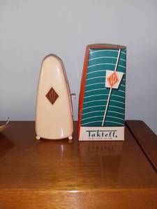 lot 2006 image: Vintage Taktell Metronome With Box