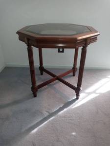lot 2008 image: Beautiful Vintage Octagonal Glaas Top Gordons End Table