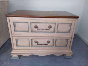lot 2012 image: Nice Vintage Nightstand