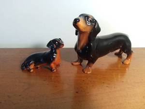 lot 2016 image: Pair of Ceramic Dachshund Figures Made in England. Beswick