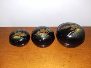 lot 2028 image: Laquerware Nesting Trinket Boxes