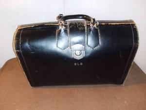 lot 8029 image: Vintage Wear Best Black Leather Medical Bag