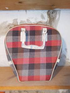 lot 8034 image: Cute Vintage Plaid Bowling Ball Bag