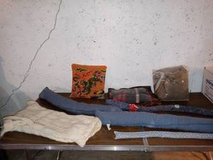 lot 8046 image: Lot Of Small Blanket,Pillow Etc