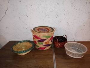 lot 8053 image: Nice Lot Of 4 Small Wicker Baskets In Different Sizes