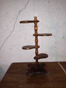 lot 8057 image: Nice Vintage Wooden Swiveling Plant Stand In Great Condition