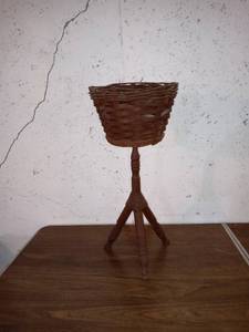 lot 8058 image: Nice Wooden Woven Tripod Basket Plant Stand