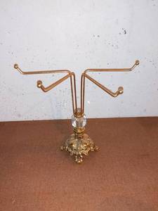 lot 8064 image: Vintage Elegant Metal Hand Towel Rack