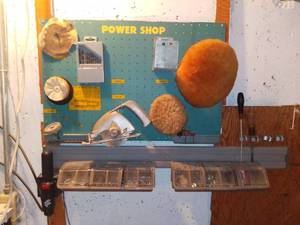 lot 8075 image: Contents of Workshop Wall