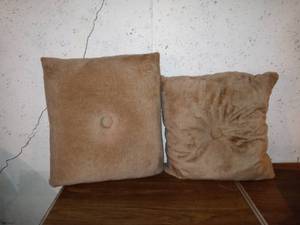 lot 8102 image: Lot Of 2 Large Cushions For Chair Or Couch