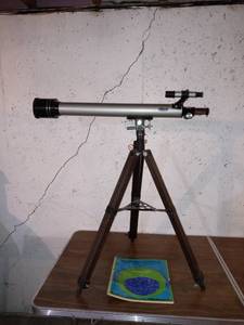lot 8103 image: Vintage Jason Explorer 400 Telescope In Excellent Condition With Star Map Book And Accessories