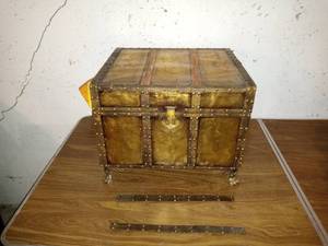 lot 8104 image: Nice Vintage Chest With Metal Handles And Claw Feet Could Use Some TLC