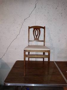 lot 8105 image: Vintage Small Stakmore Wooden Folding Chair With Padded Seat In Good Shape
