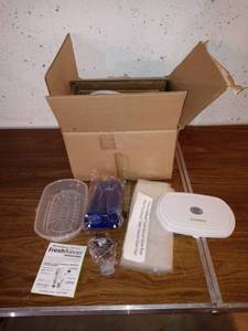 lot 8108 image: Food Saver Vacuum Bag Sealing System In Box