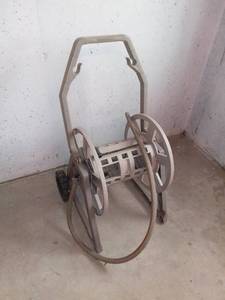 lot 8122 image: Suncoast Hose Reel