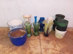 lot 8129 image: Lot of Flower Pots and Vases