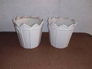 lot 8134 image: Pair of Ceramic Scalloped Planters