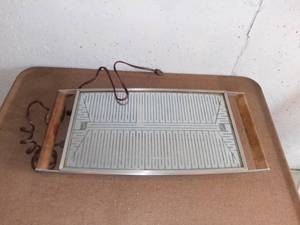 lot 8144 image: Vintage Salton Hotray Warmer Works