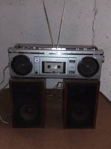 lot 8150 image: Sanyo Model M 7700 Radio Cassette Recorder With 2 Speakers Works