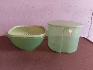 lot 8168 image: Vintage Green Tupperware